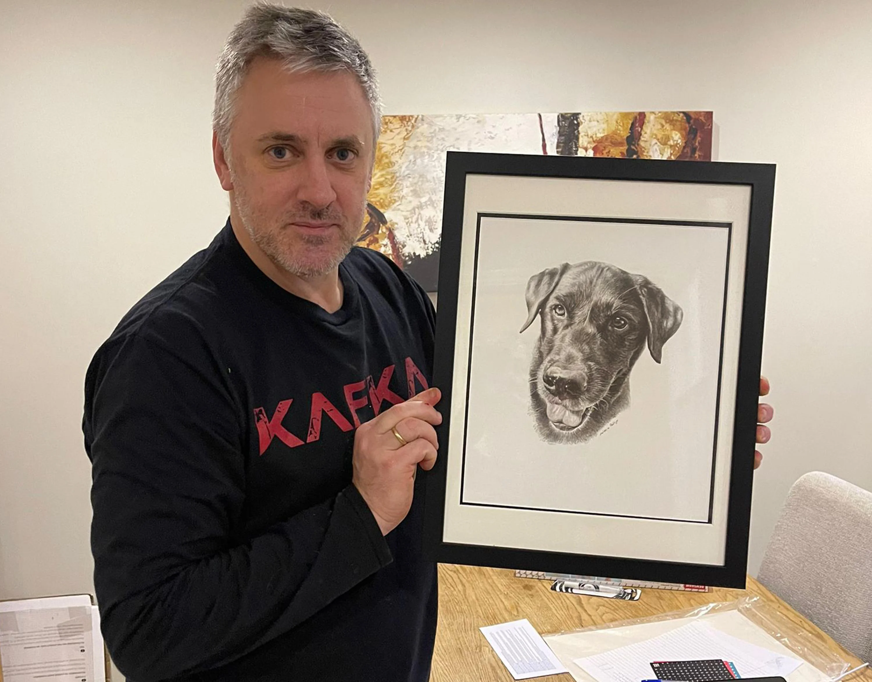 Pencil Pet Portraits of Dogs, Cats & Horses by Melanie Phillips Melanie Phillips with a pencil drawing of a dog, highlighting the classic drawing style.